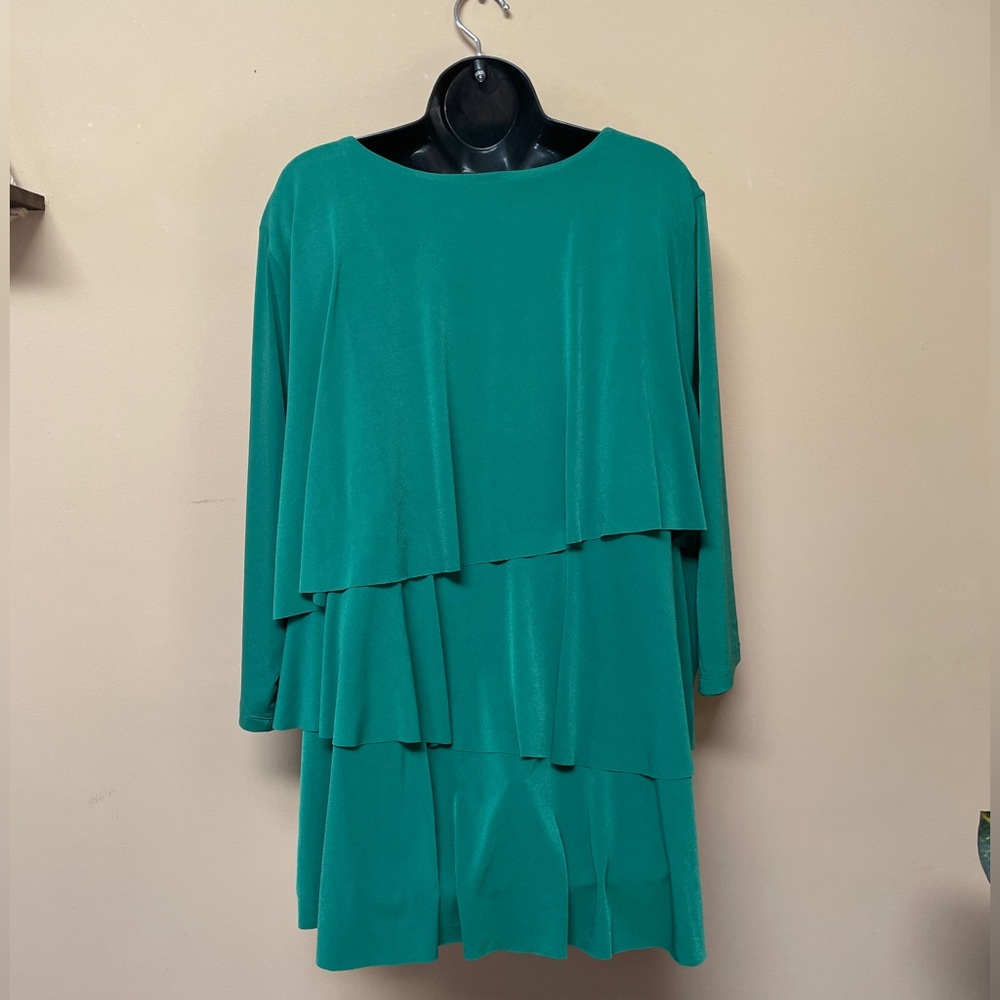 Susan Graver Liquid Knit Tiered Blouse Top 2X Green Stretch Holiday 3/4 Sleeves - Picture 3 of 9
